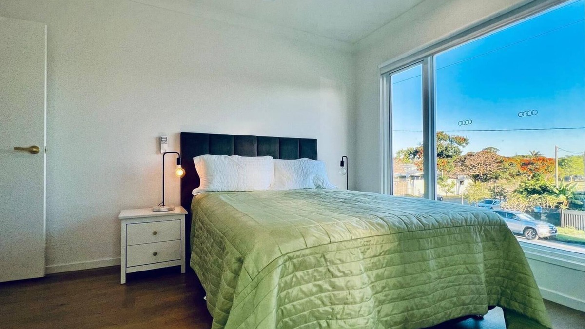 Redcliffe House | Coastal Escape Watch Horses Pass Walk to Beach