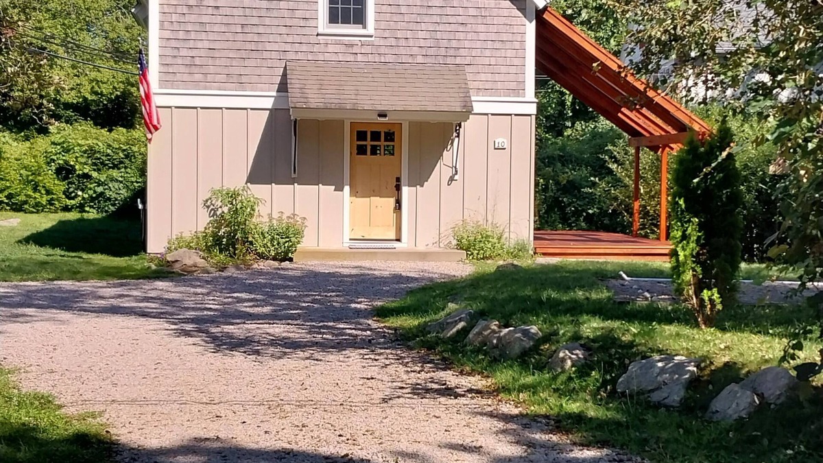 Tiverton Cottage | Coastal Farm Cottage *Book 7 days receive $100 gift card*