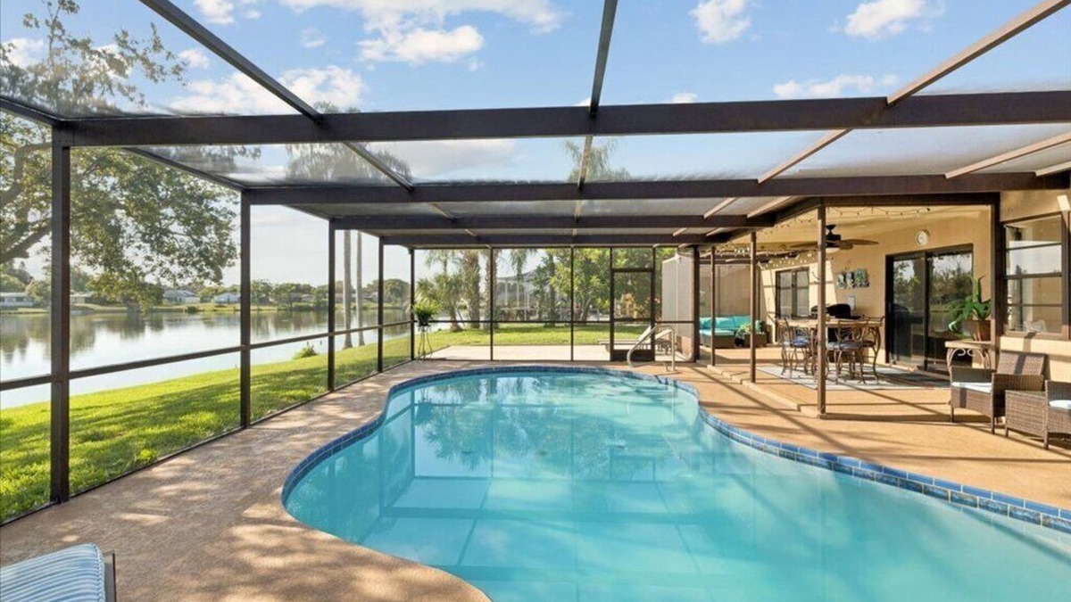 Regency Park House | 🏖 Coastal Getaway w/Heated Pool, Hot Tub & Relaxing Views