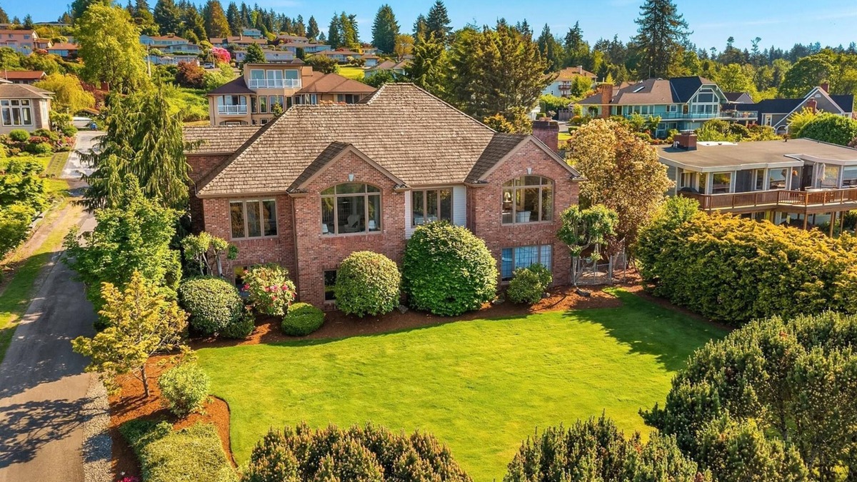 Federal Way House | Coastal Haven Seaside Serenity Retreat