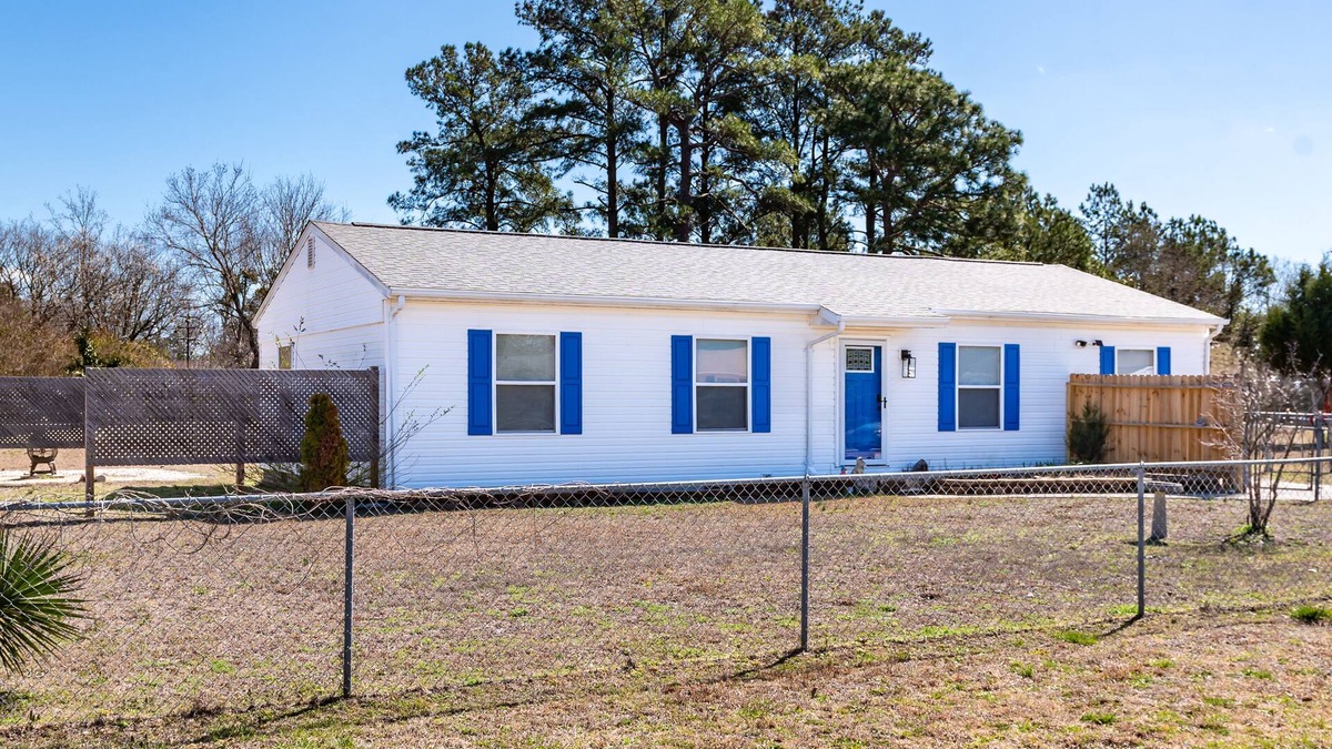 Hubert House | Coastal Hubert 3b Home-Covered Patio, Pet-friendly!