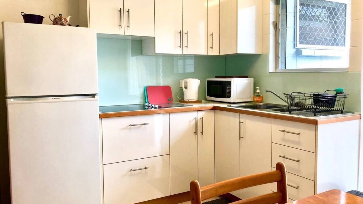 Edge Hill Apartment | Coastal Living near Shops and Botanical Gardens