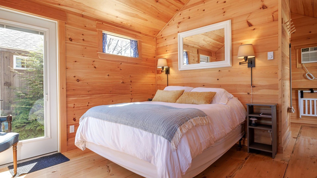 Sandy Point Cabin | Coastal Maine Getaway in the woods with Sauna - Hour from Acadia - Cabin #4 Oak