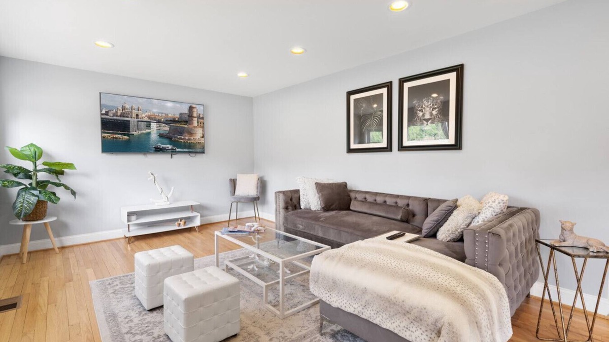 Arnold House | Coastal Modern Retreat | Group Getaway on 2 Acres