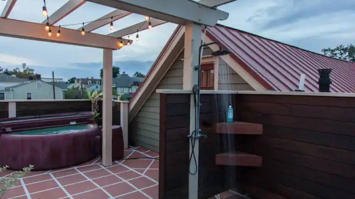 Dixon Park Apartment | Coastal Modern Terrace Apartment & Rooftop Hot Tub - Near Forsyth