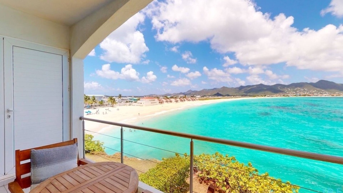 Beacon Hill Condo | ☀️🏖️Coastal Oasis - Spacious Studio Overlooking Simpson Bay Beach