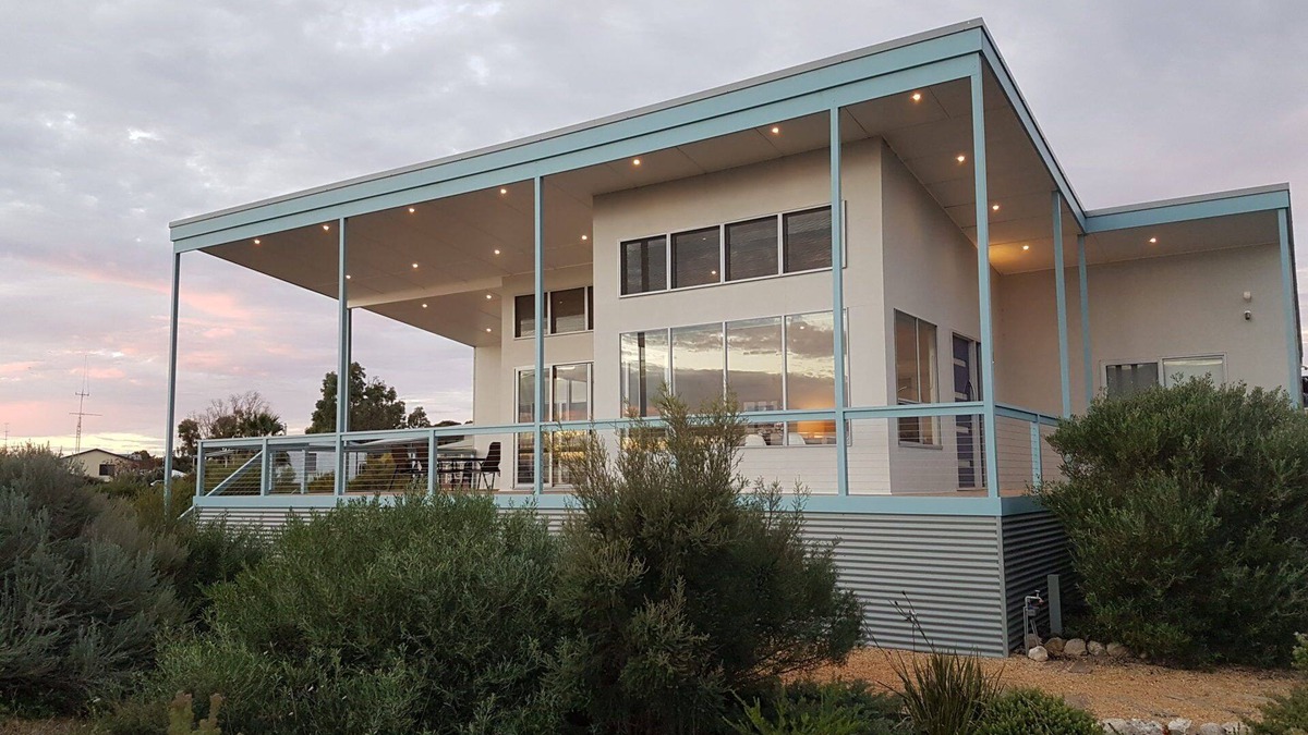 Minlacowie House | Coastal Retreat ~ Panoramic views. Winter off peak special!