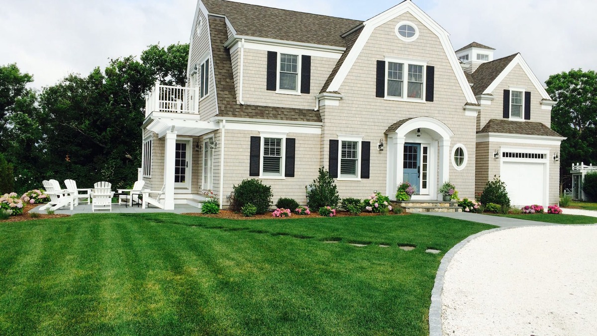 East Dennis House | Coastal Spectacular With Cape Cod Bayviews & Close To Sesuit Harbor/Beach