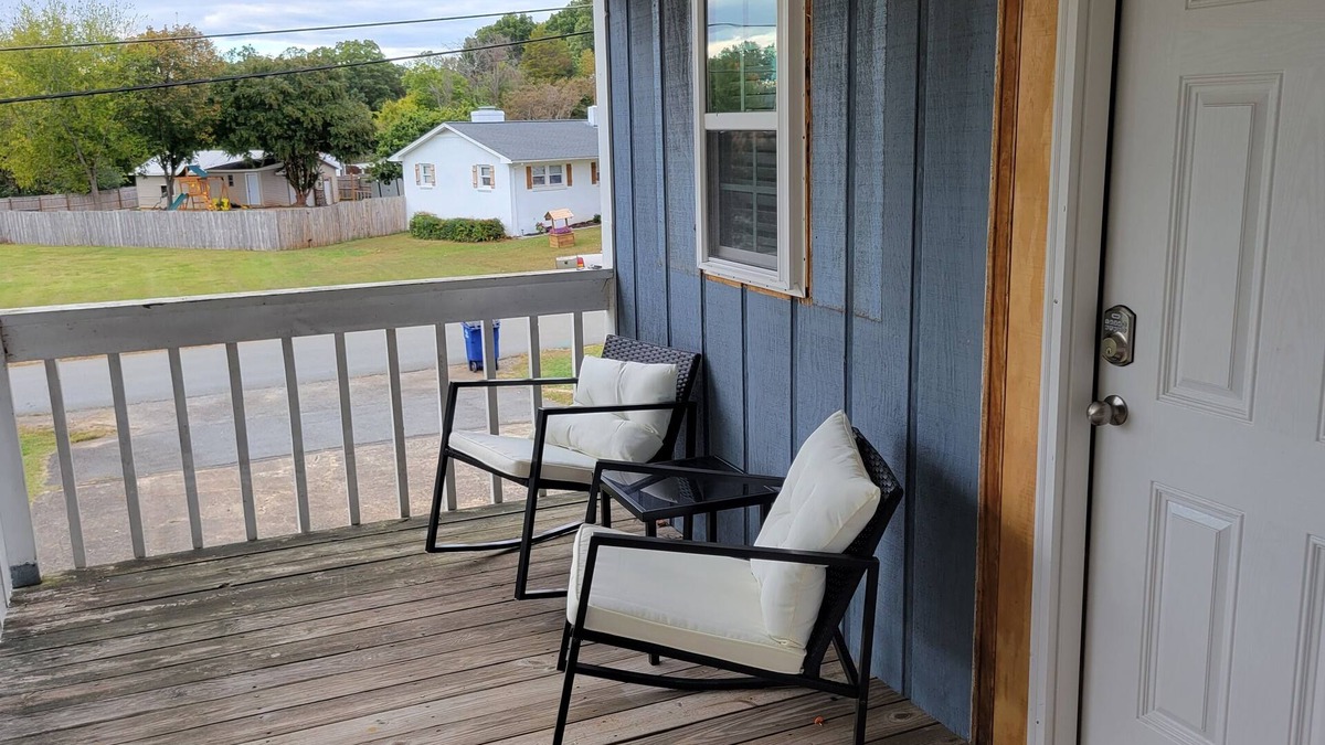 Kernersville Apartment | Coastal Themed studio with lots of amenities in peaceful Kernersville.