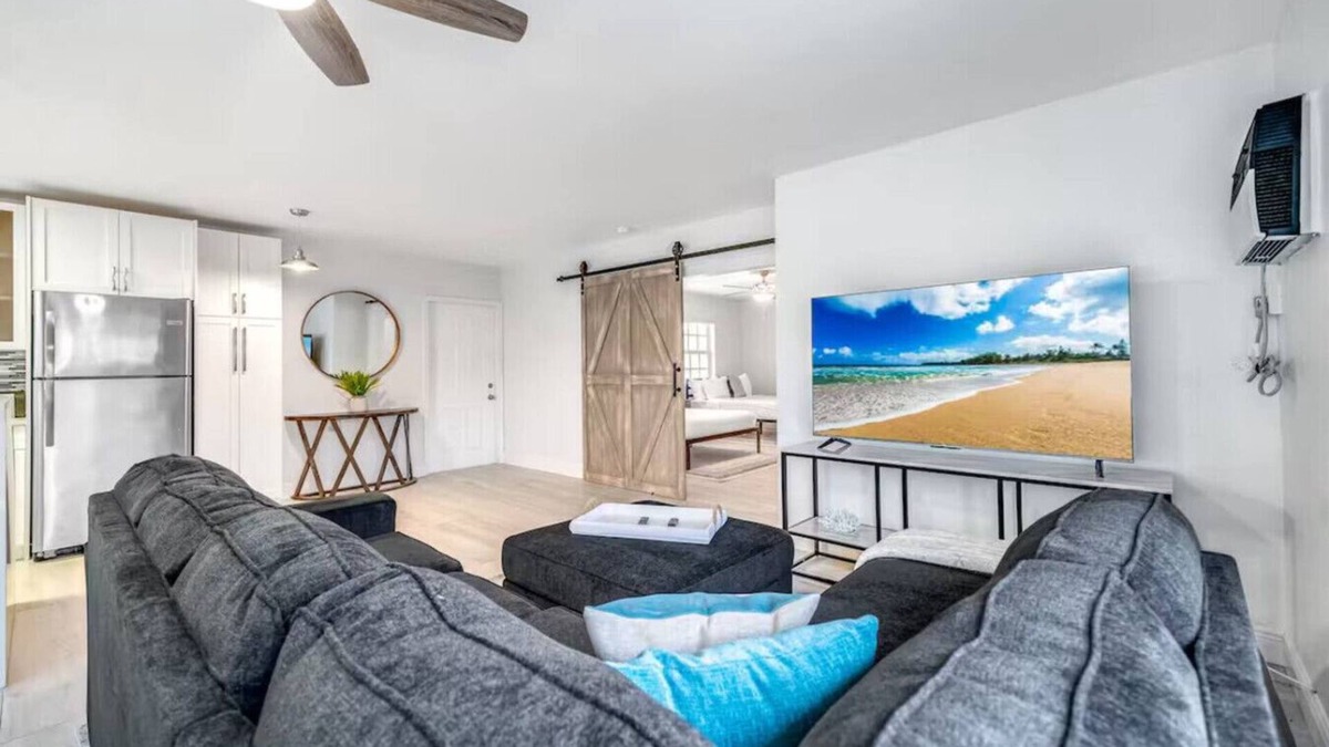 Coral Ridge Apartment | Coastal unit! .5 miles to Beach!