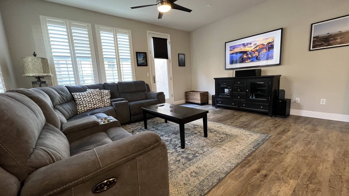 Folsom House | Coastal Vibes Cal King Bed Trails