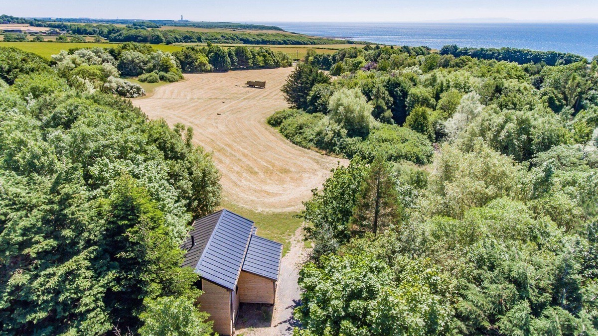 Llantwit Major Cabin | Coastal Walden Lodge