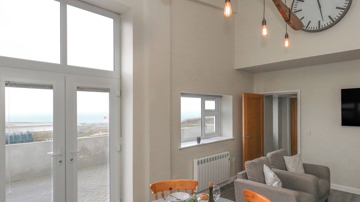 Southwell Cottage | COASTGUARD VIEW, family friendly, with a garden in Portland Bill