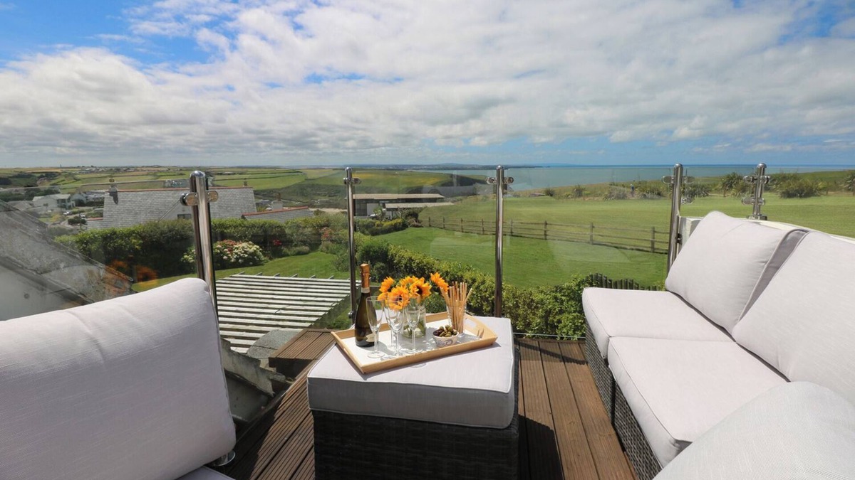 Trenance Cottage | COASTMAN'S NEST, family friendly, with open fire in Mawgan Porth