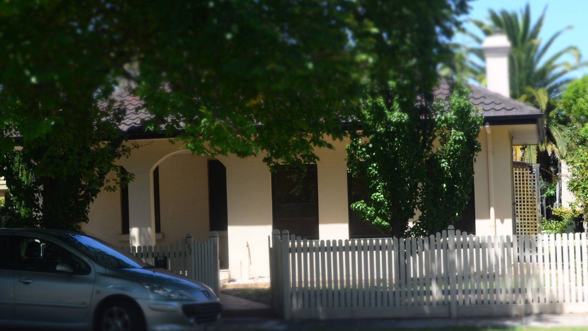 Sale House | Cobb & Co House - Great Location