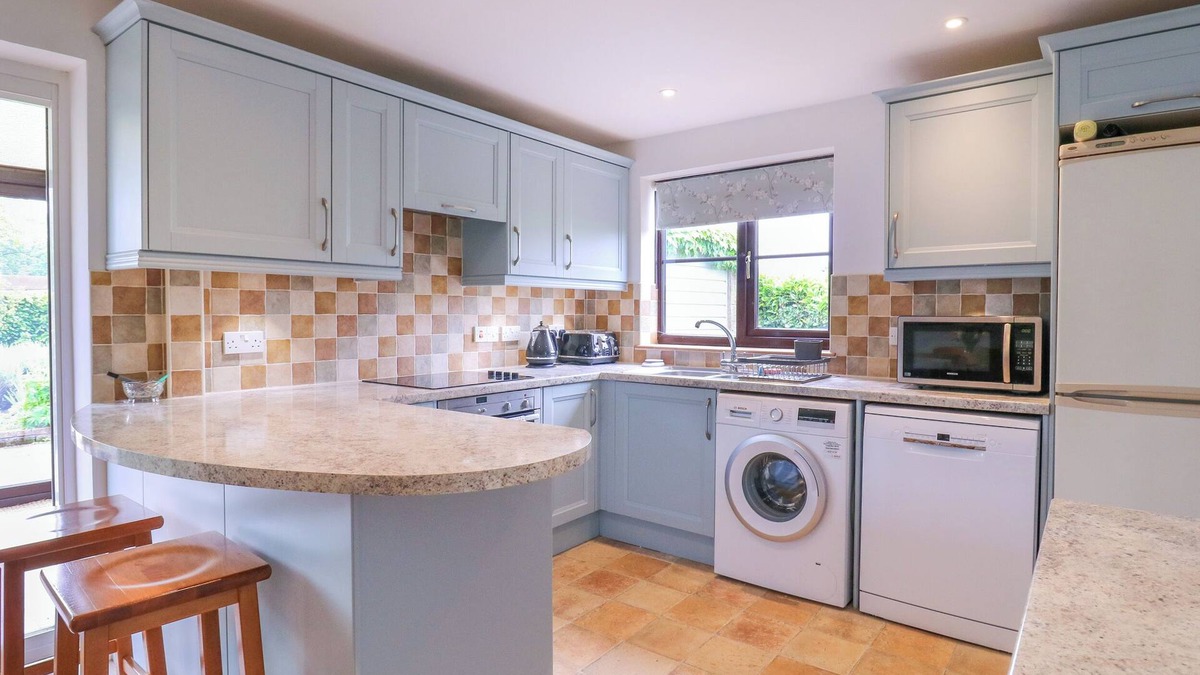 Bungay Cottage | COBBLERS COTTAGE, pet friendly, with a garden in Ditchingham