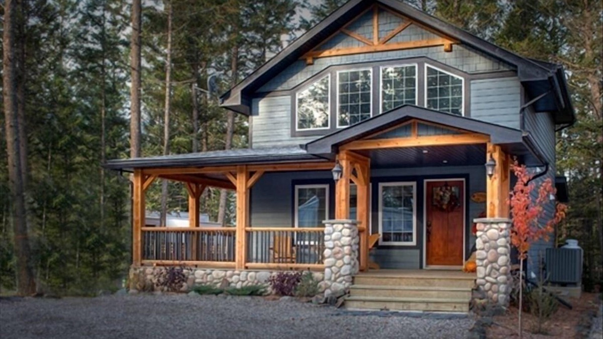 East Kootenay Cottage | Cobblestone Cottage, Stay 3 nights, pay for 2 nights, Hot Spring Passes Incl.*