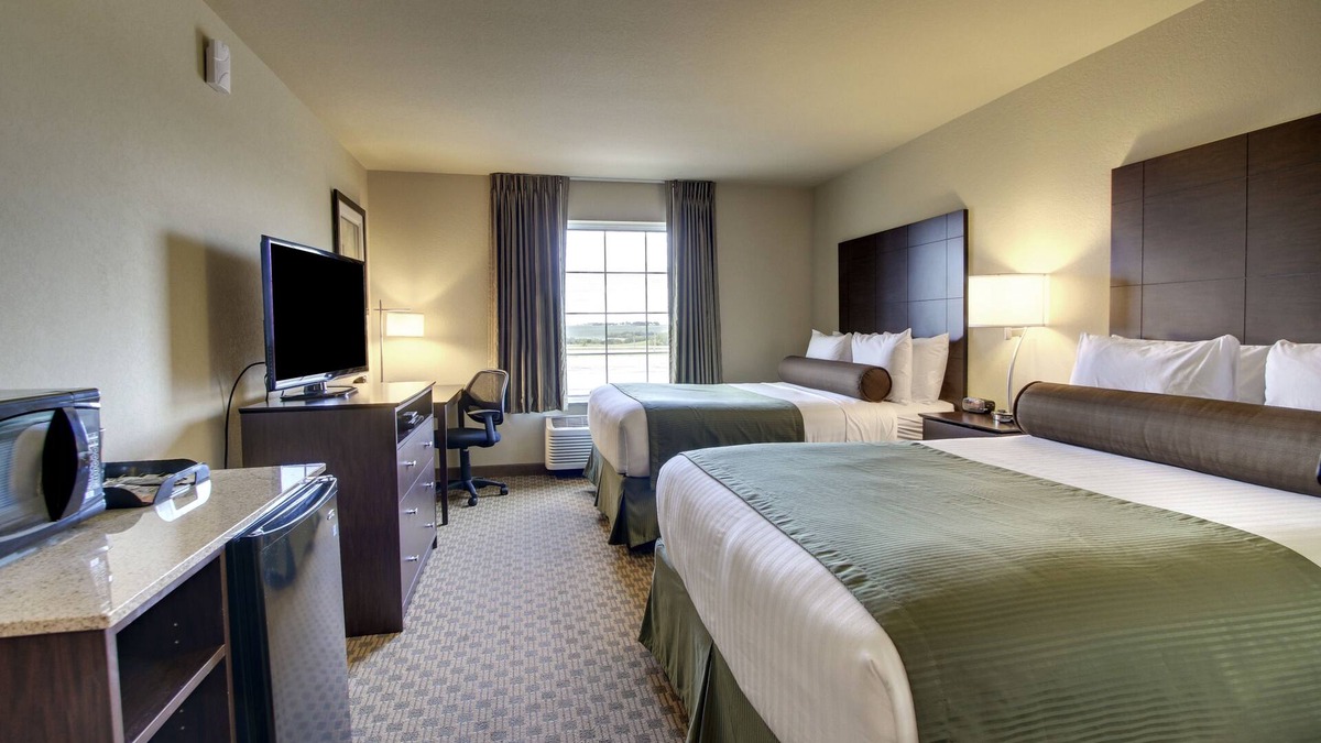Wayne Heights Hotel | Cobblestone Hotel & Suites - Waynesboro