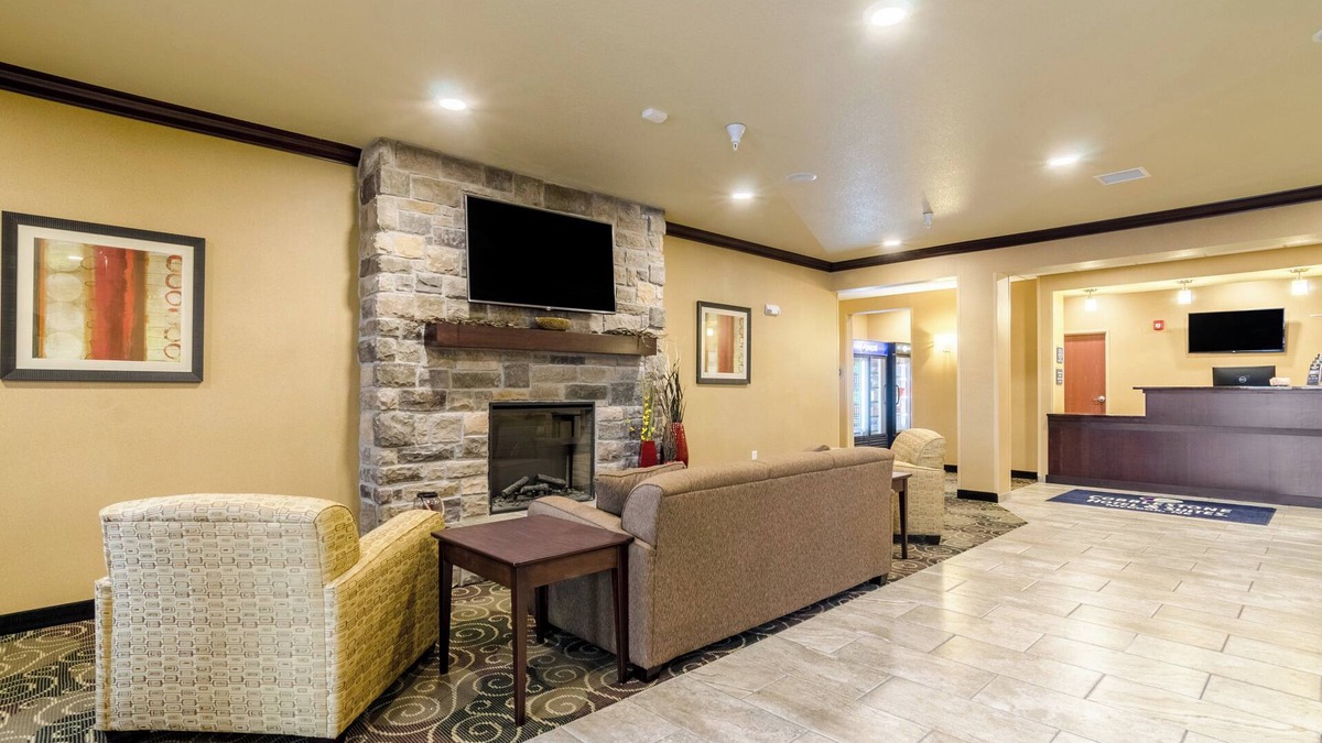 McCook Hotel | Cobblestone Hotel & Suites - McCook