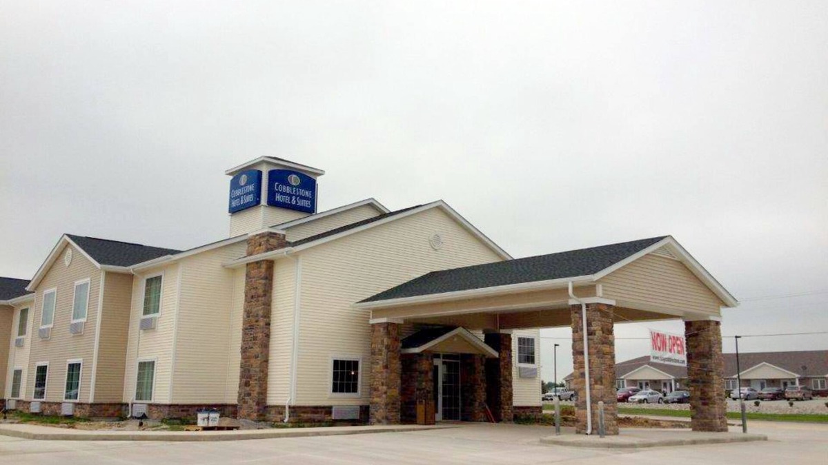 Newton Hotel | Cobblestone Hotel & Suites - Newton