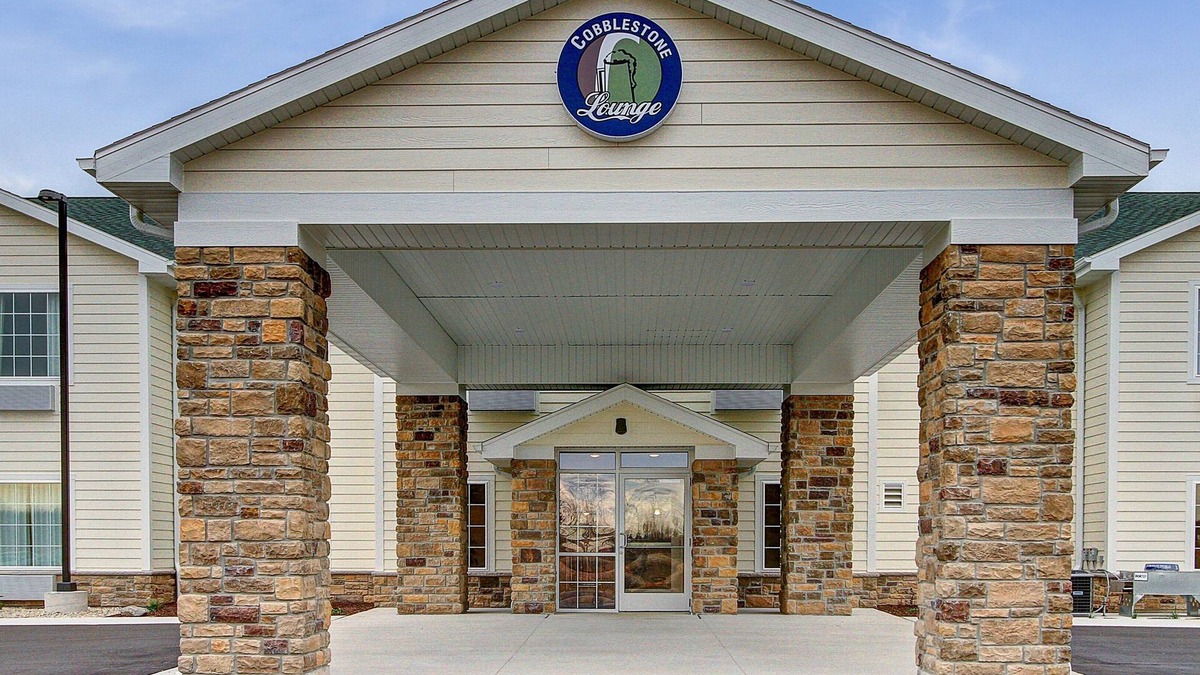 Pulaski Hotel | Cobblestone Hotel & Suites – Pulaski/Green Bay