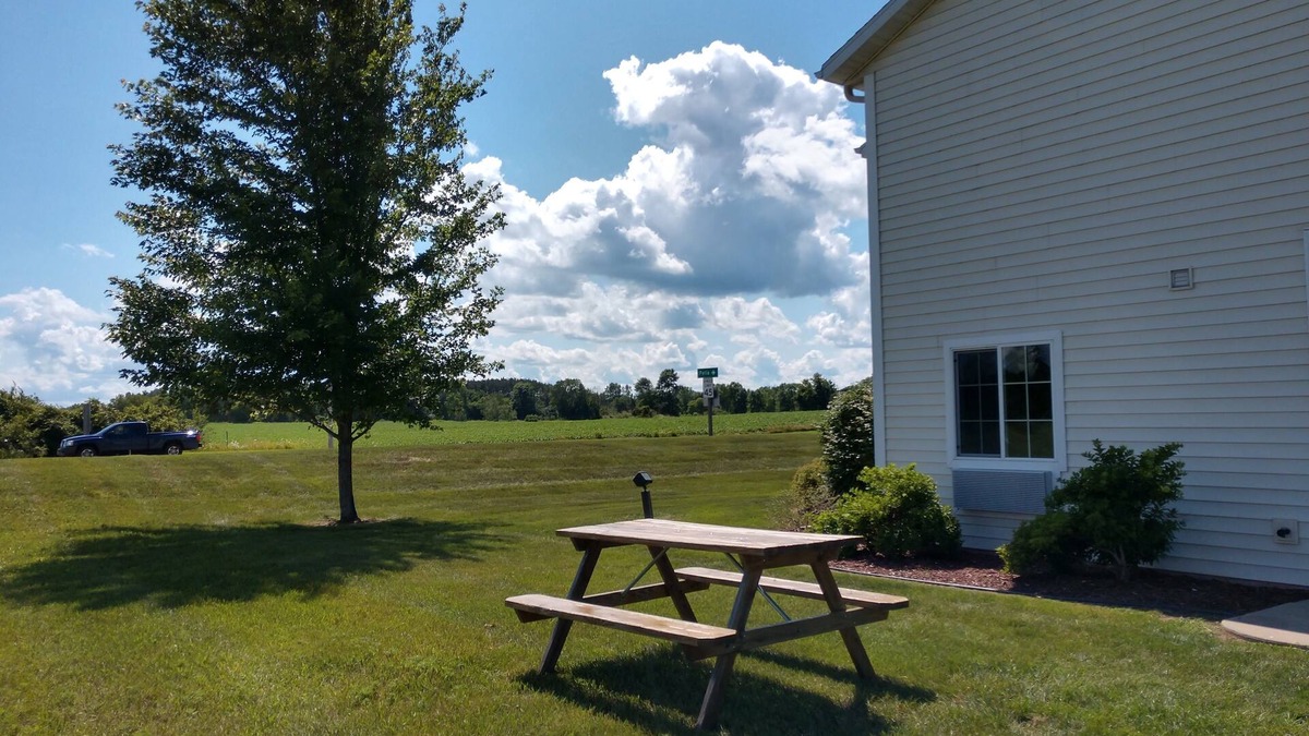 Clintonville Hotel | Cobblestone Inn & Suites - Clintonville