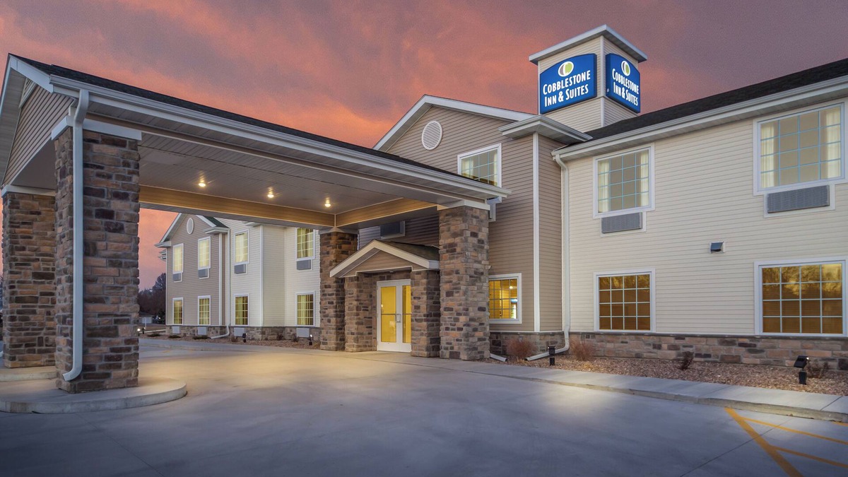 Holdrege Hotel | Cobblestone Inn & Suites - Holdrege