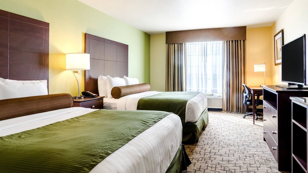 Harvey Hotel | Cobblestone Inn & Suites - Harvey