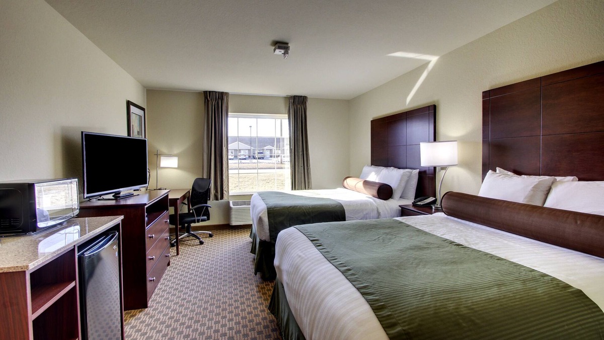 Rugby Hotel | Cobblestone Inn & Suites - Rugby