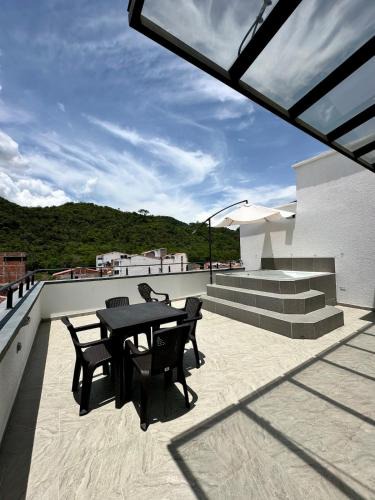 San Gil Apartment | Cocina full, parqueadero y acceso a jacuzzi y bbq