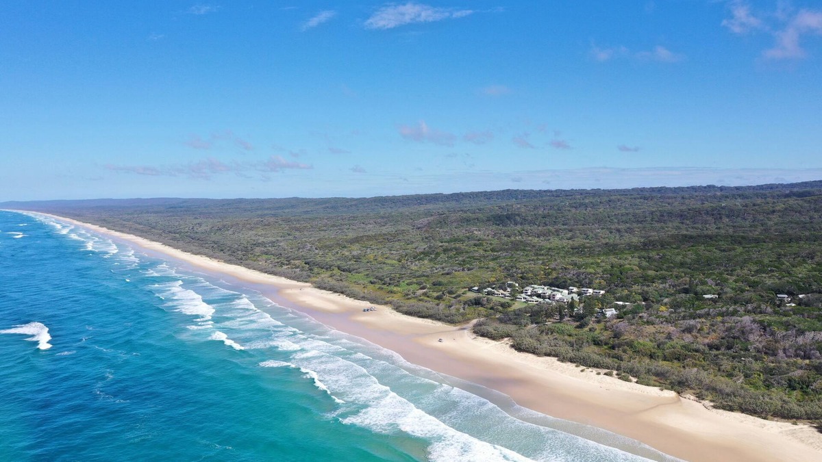 Fraser Coast Cottage | Cockatoo Cottage- Newly Built House with communal pool in Eurong