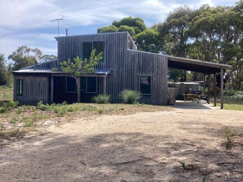 Coles Bay House | Cockatoo Park
