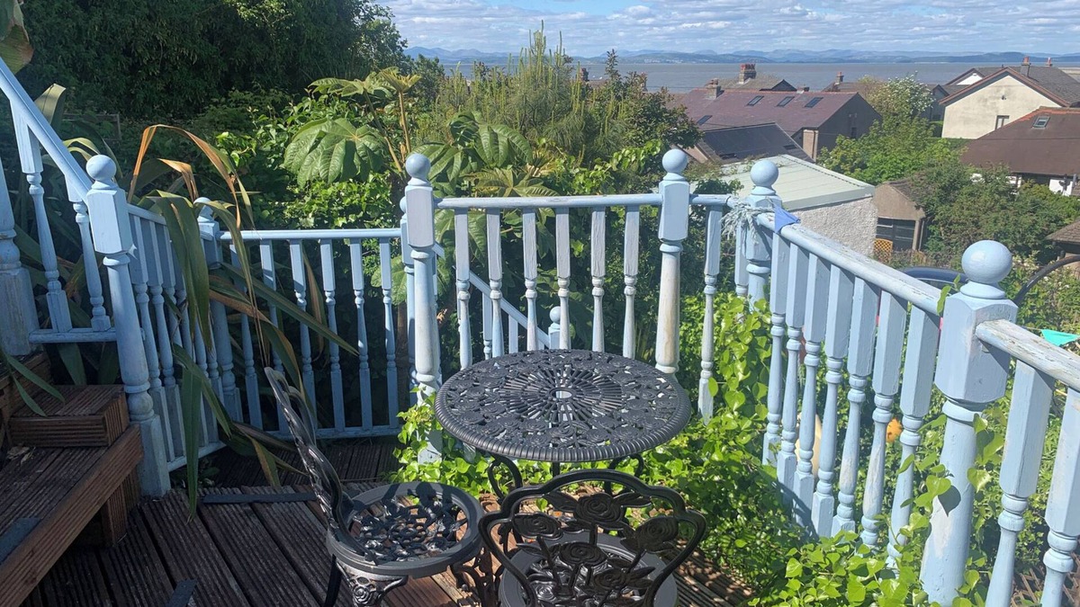 Heysham Cottage | COCKLE BAY COTTAGE, pet friendly, country holiday cottage in Heysham