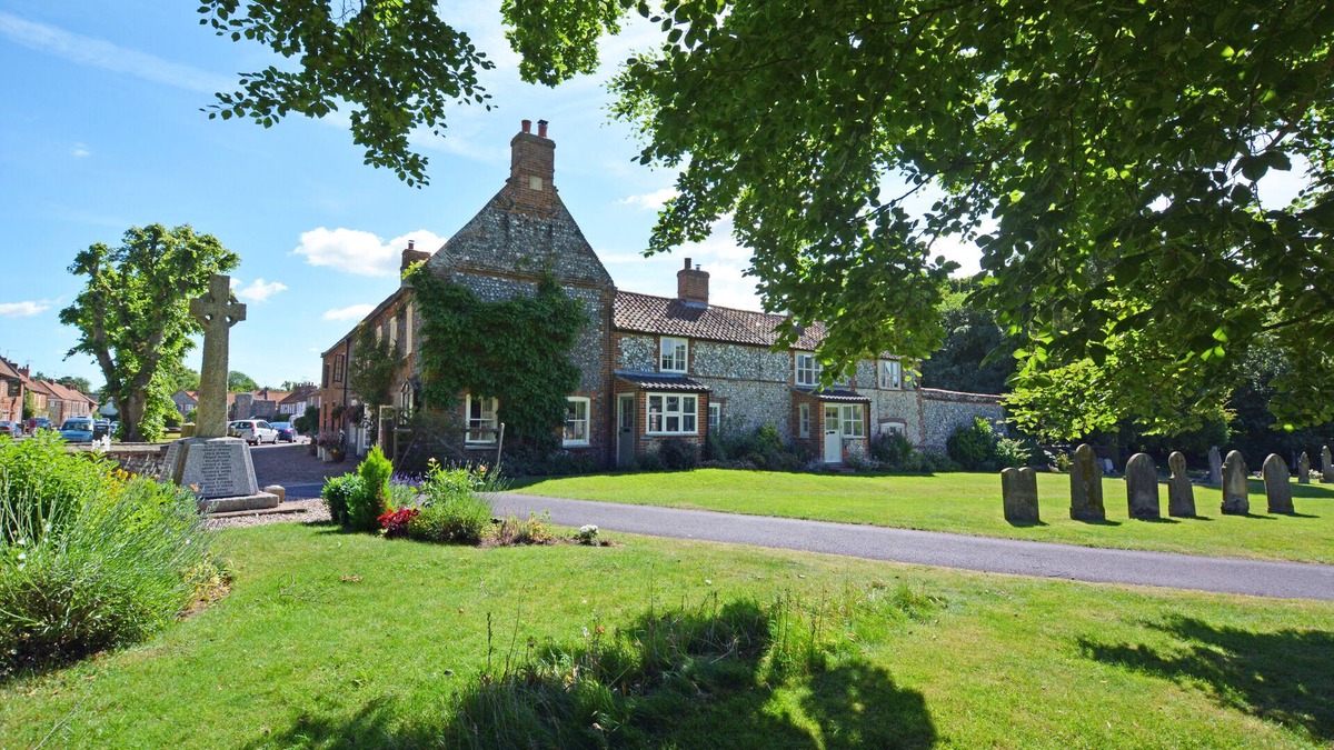 Castle Acre House | Cockleshells - Three Bedroom House, Sleeps 6