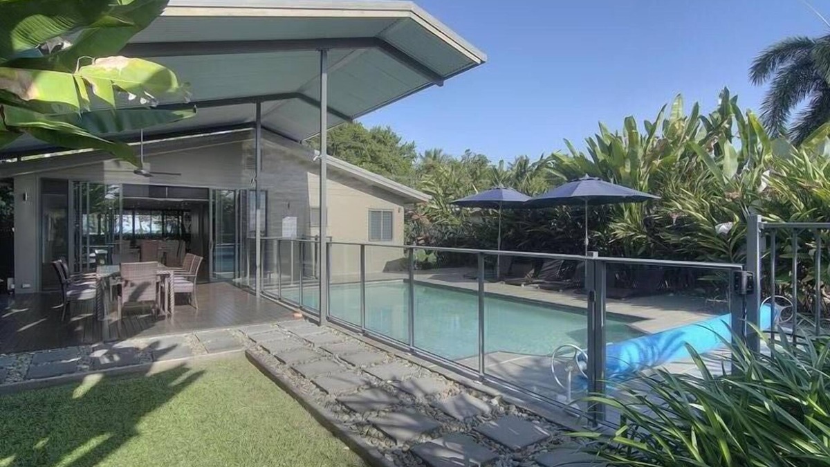 Newell Villa | Coco Beach Villa - Tropical Beachfront Haven