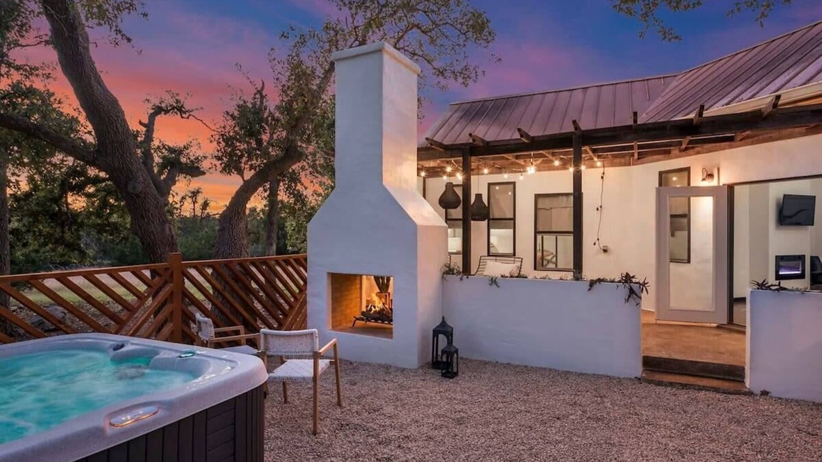 Fredericksburg Cottage | Coco Casita, Private Hot Tub, Outdoor Fireplace!