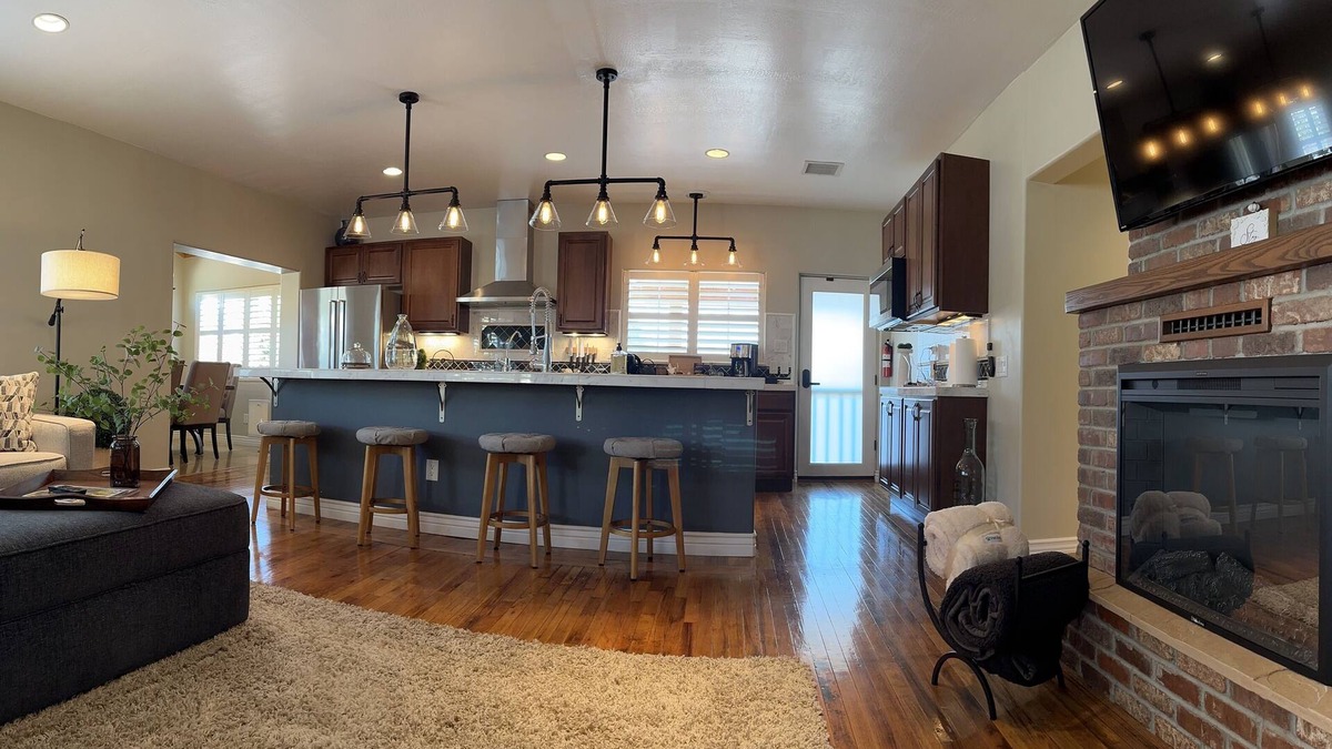 Cottonwood House | Coco's Cottage: Cozy 2-bedroom house in peaceful Cottonwood with WiFi, AC