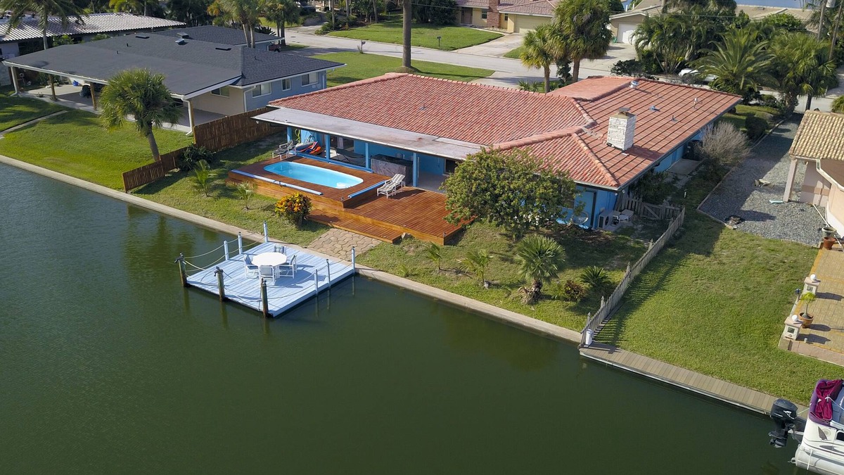 Cocoa Isles Villa | Cocoa Beach canal front heated pool villa