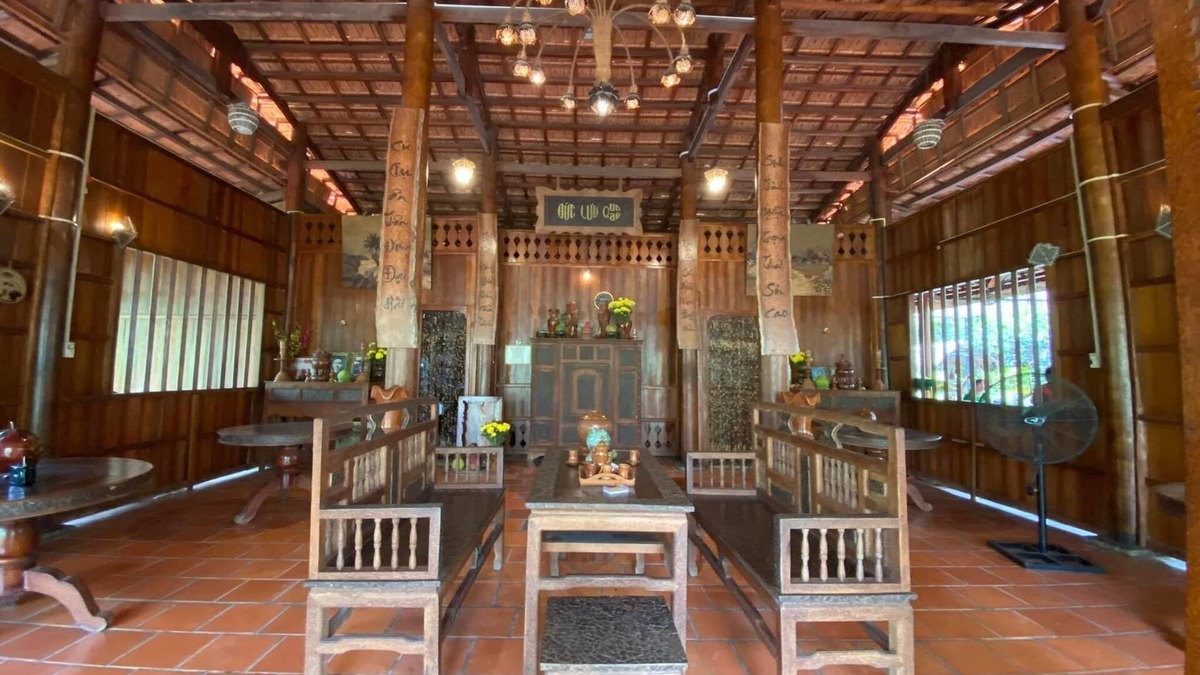 Long Ho House | CocoHome builted from 4000 coconut trunks -certificated as Vietnam Coconut House