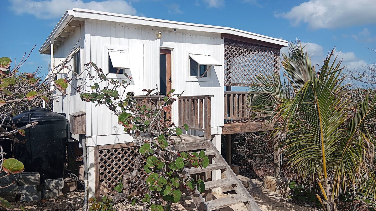 Gregory Town Cottage | Cocolobba Cottage by the Sea in Whale Point