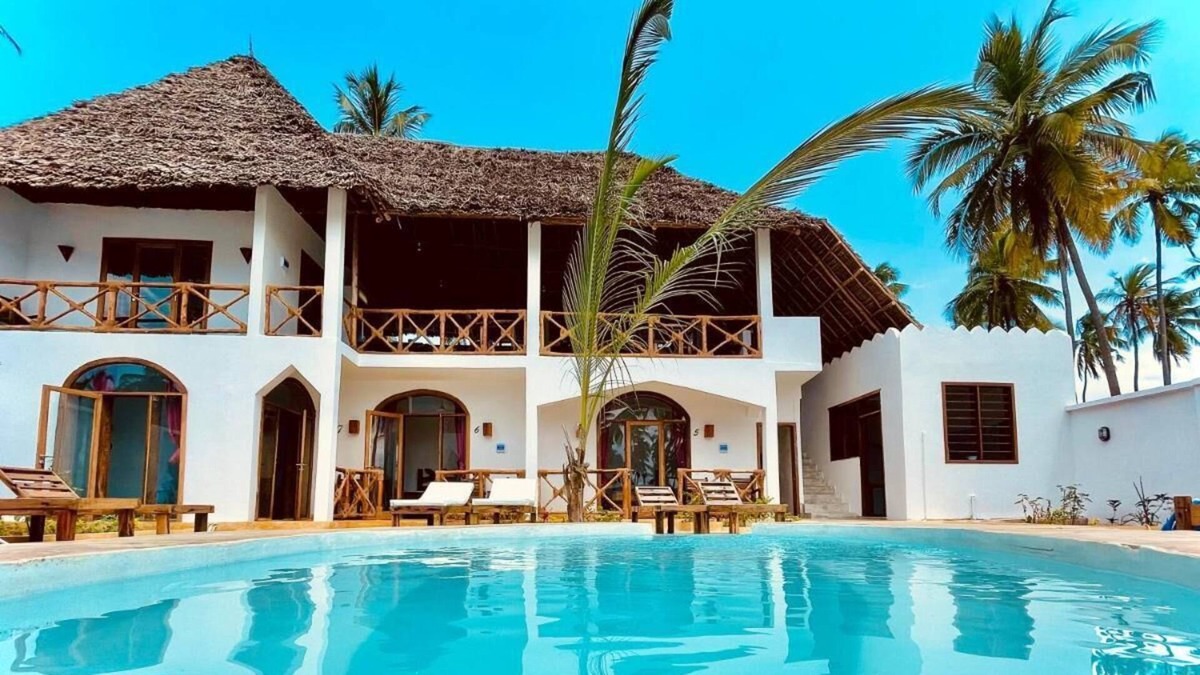 Pwani Mchangani Bed & Breakfast | Coconut Getaway - 2 minutes from the beach