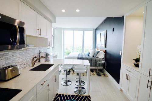 Coconut Grove Apartment | Coconut Grove 21st Floor Private Studio-Parking & WIFI included