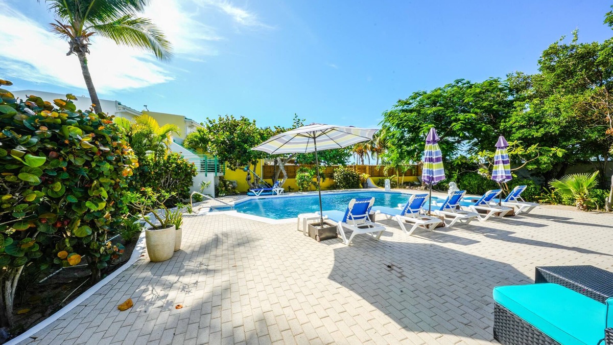Beacon Hill Apartment | Cocos Beachfront Breeze