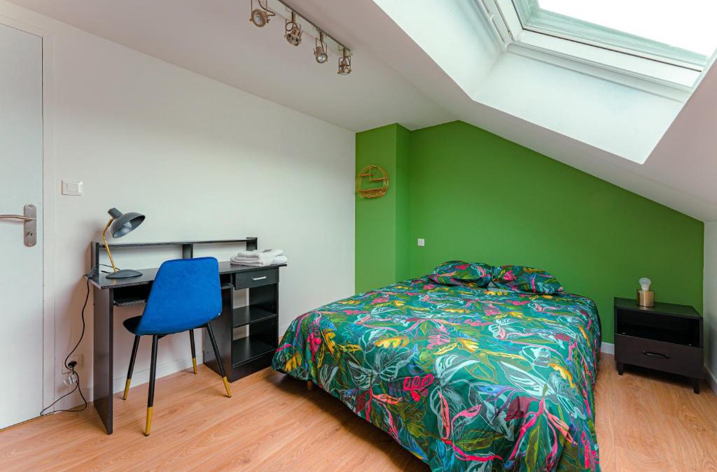 Cholet House | Coeur de ville #H1 - Chambre privée dans logement partagé - Wifi & Netflix - Centre ville & Transports - Machine à laver
