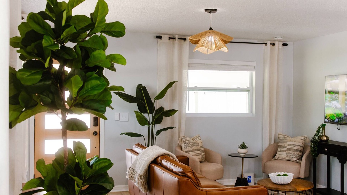 Sandalwood House | Coffee House 4bd fully remodeled Espresso machine 15 minutes drive to everything