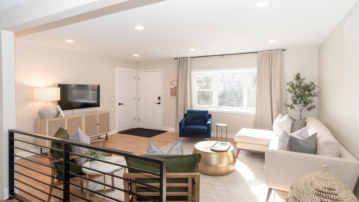 Alta Vista Area House | Coffee Lovers. King Beds. Modern Retreat! Quiet. Close to Old Town!