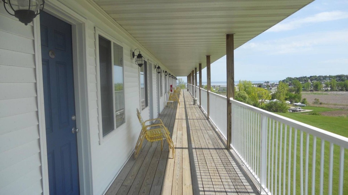 Kewaunee Hotel | Coho Motel and Suites