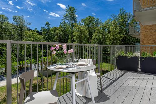 Kaunas Apartment | cohost I New Apt w-Balcony I Air Condition I Free Parking & Netflix I By Botanical Park