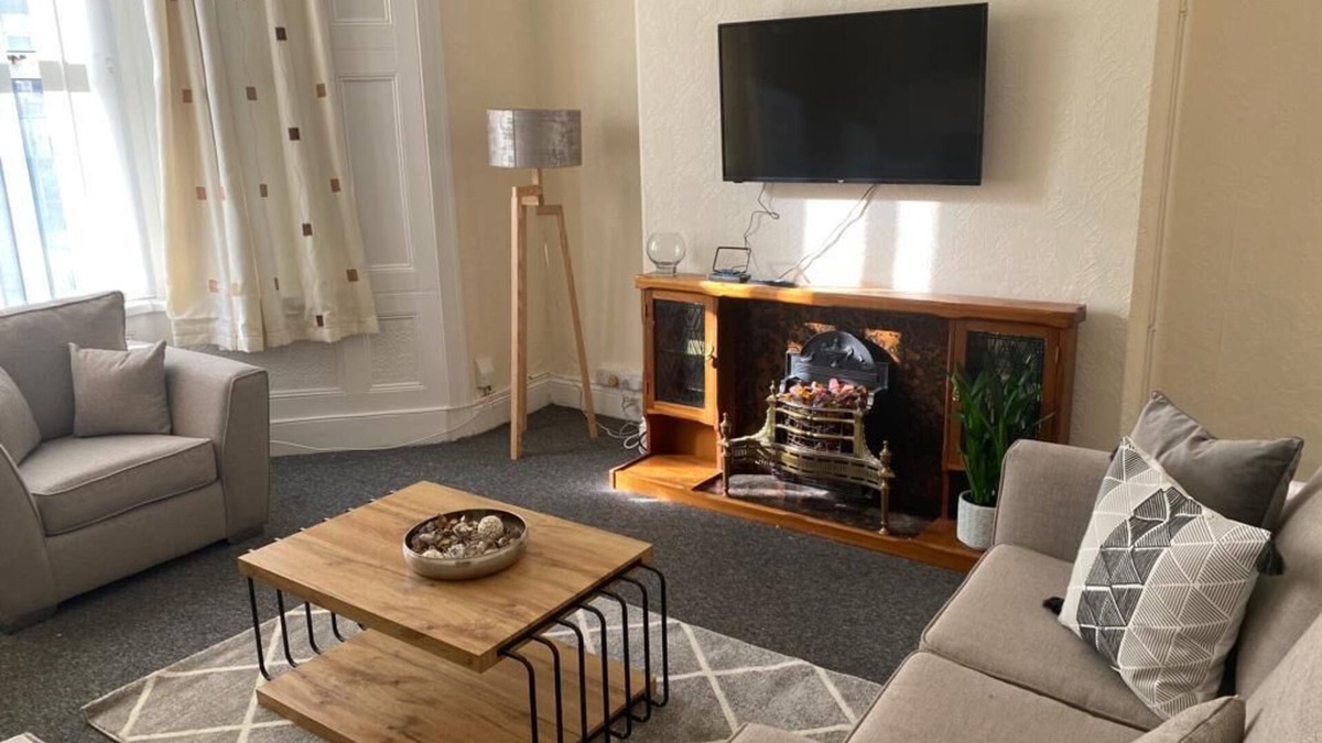 Newport House | Cohost Partners Chepstow House Cozy 5 Bedroom Stay