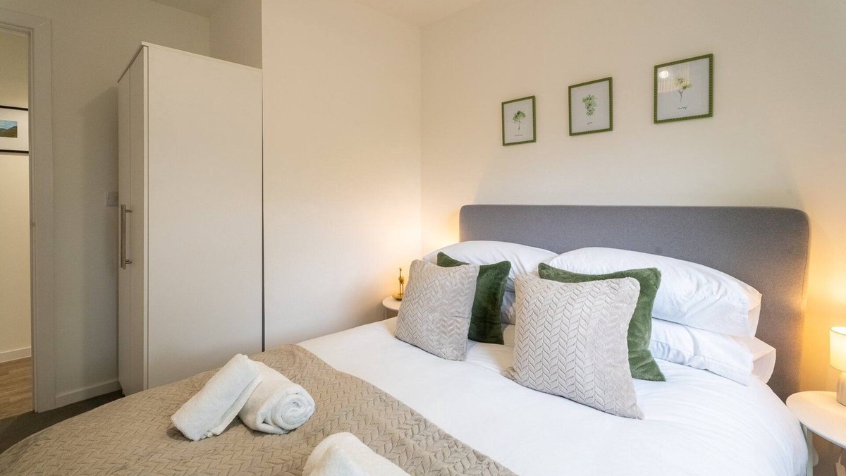 Taunton Apartment | Cohost Partners Modern Cardiff Retreat